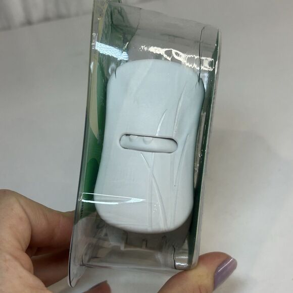 Glade Plug Ins Scented Oil Sparkling Spruce Warmer And 1 Refill. NIP - Picture 3 of 4